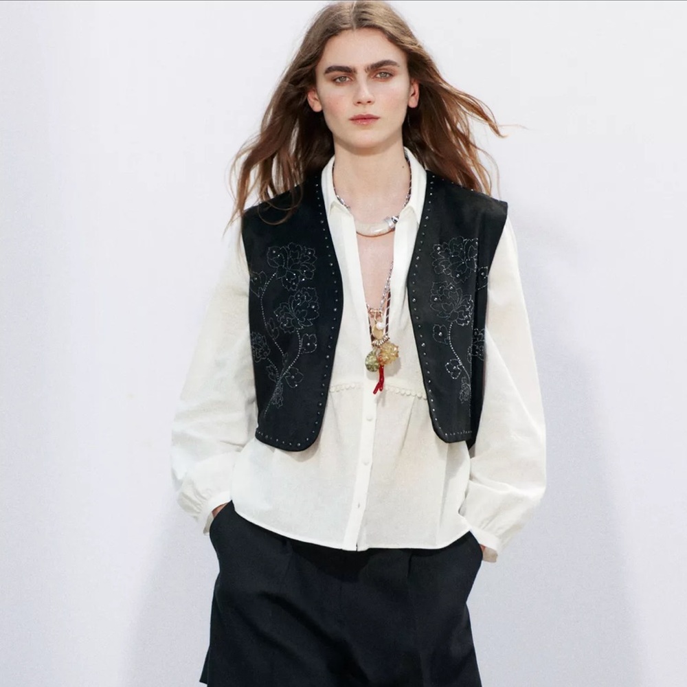Zara Black Embroidered Sparkly Faux Suede Vest
SPARKLY FAUX SUEDE VEST
